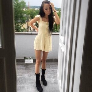 Some Days Lovin (Urban Outfitters) Linen Like Romper | XS